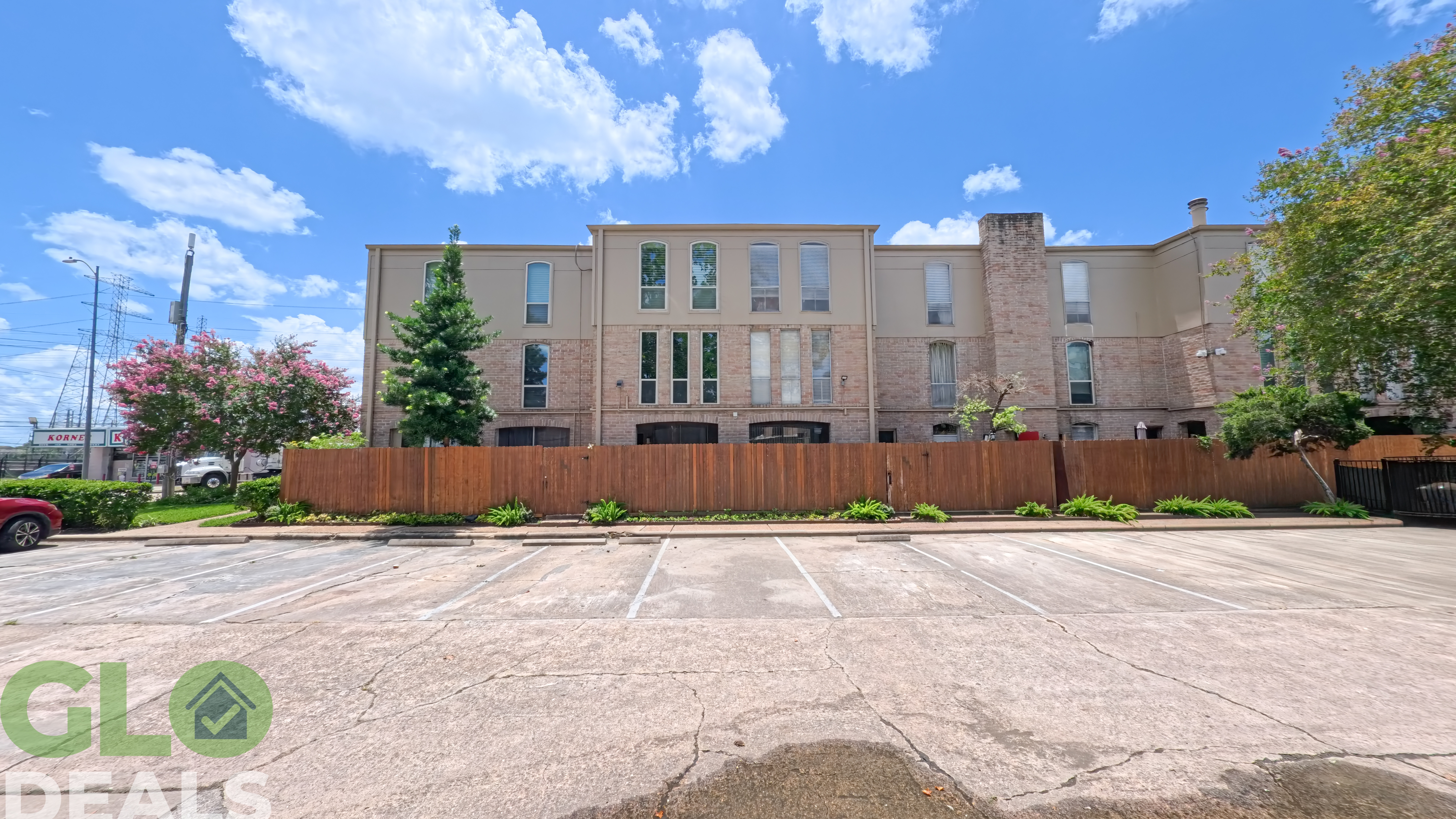 Get Cash Deals **** Wild Indigo St APT 599, Houston, TX 77027