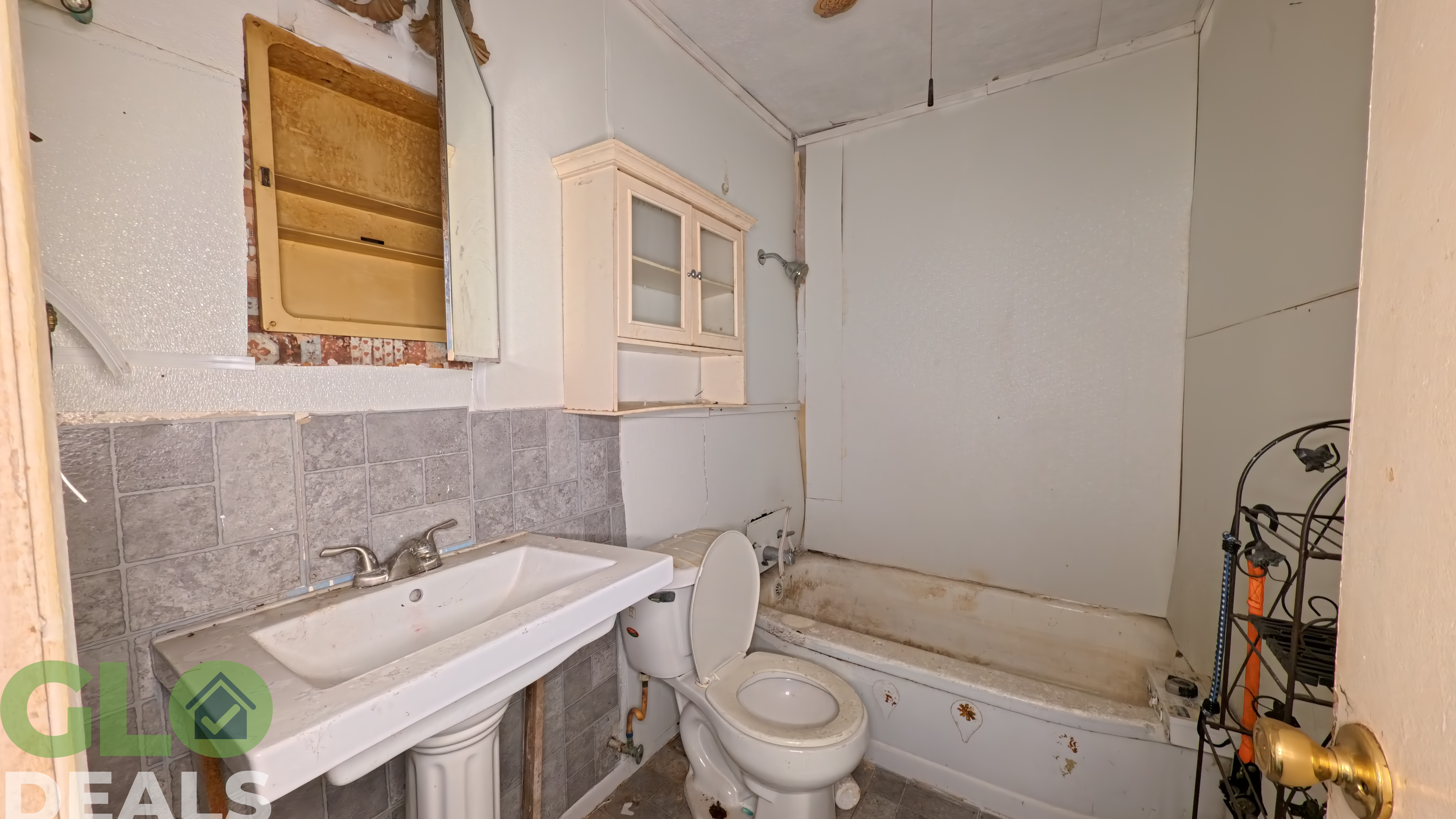 Get Cash Deals **** Bywood St, Houston, TX 77028 (Subdivision-Rosewood Estates )